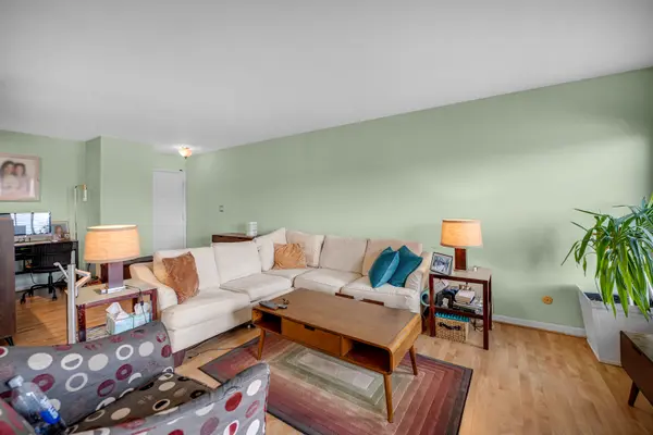 10735 W 5th AVE #404, Countryside, IL 60525