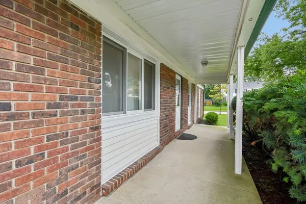 930 Dorncliff LN, Buffalo Grove, IL 60089