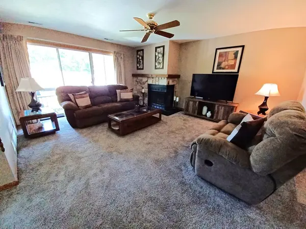 477 Village Green RD #201A, Naperville, IL 60540