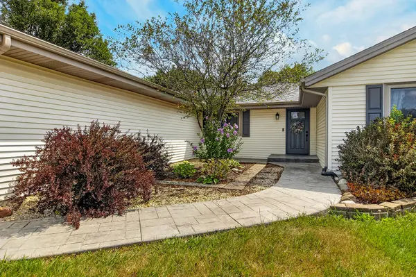 9289 Old Towne CT, Roscoe, IL 61073