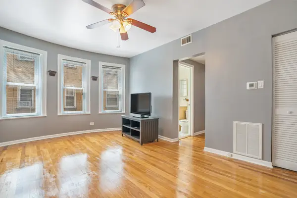 4240 N Clarendon AVE #307N, Chicago, IL 60613