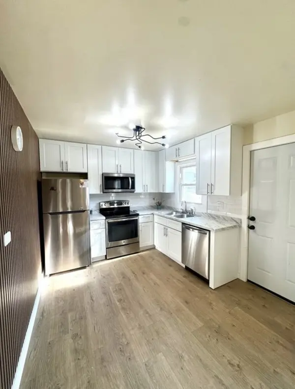 262 Station DR, Wood Dale, IL 60191