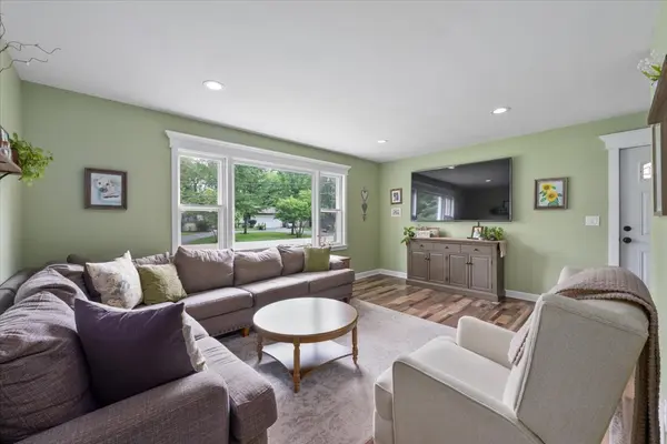 4003 Mccabe AVE, Crystal Lake, IL 60014