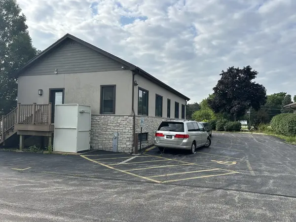 1904 Ogden AVE, Lisle, IL 60532