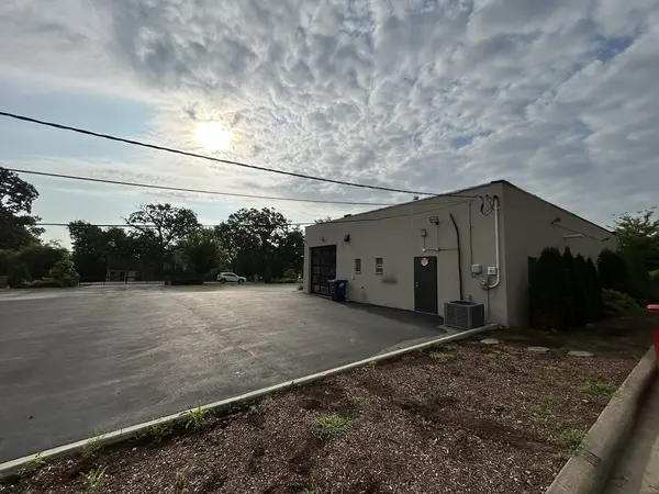 1902 Ogden AVE, Lisle, IL 60532