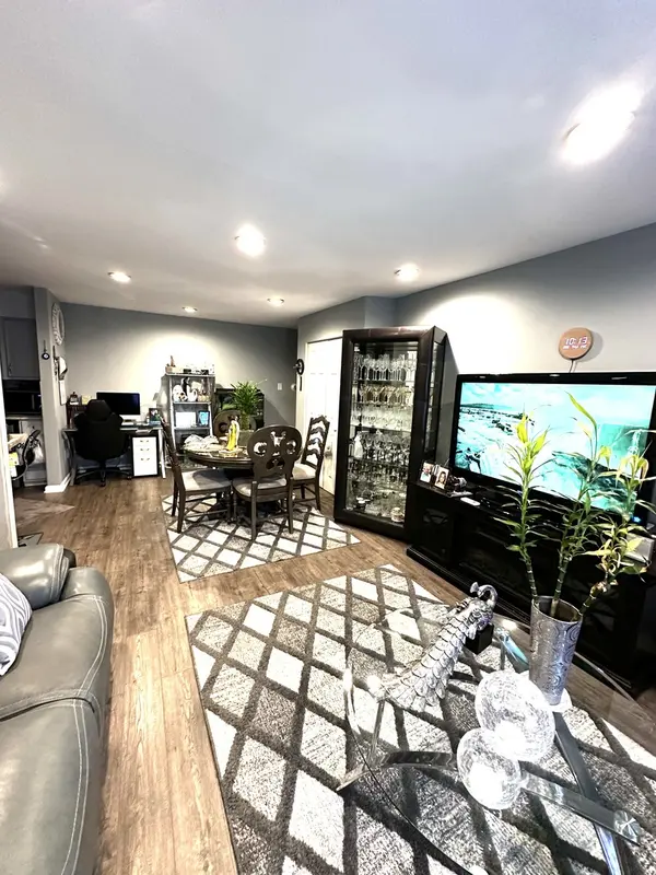 105 W Elk TRL #105, Carol Stream, IL 60188