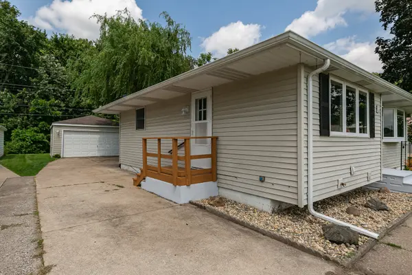 391 33rd Avenue CT, East Moline, IL 61244