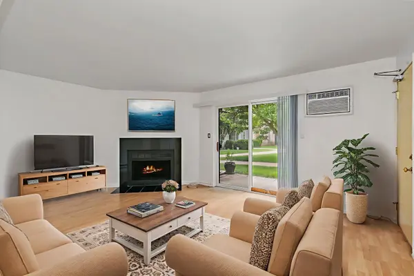 522 E Spruce DR #1B, Palatine, IL 60074