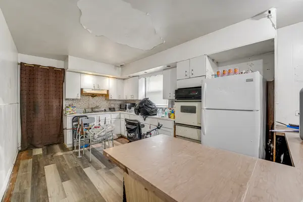 1702 W 71st ST, Chicago, IL 60636