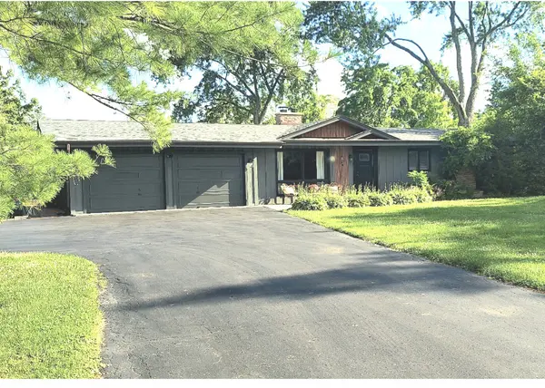 83 Wildwood DR, Barrington, IL 60010