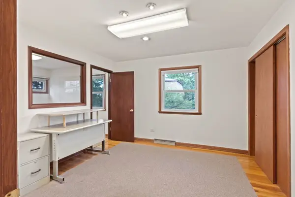 123 Ogden AVE, Clarendon Hills, IL 60514