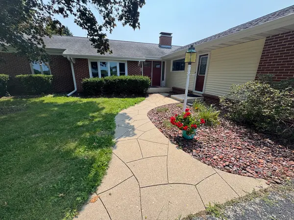 301 Stouffer RD, Sterling, IL 61081