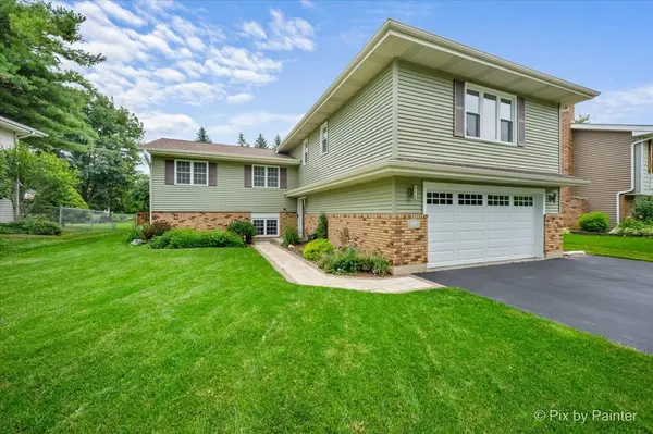 640 Ash ST, Algonquin, IL 60102
