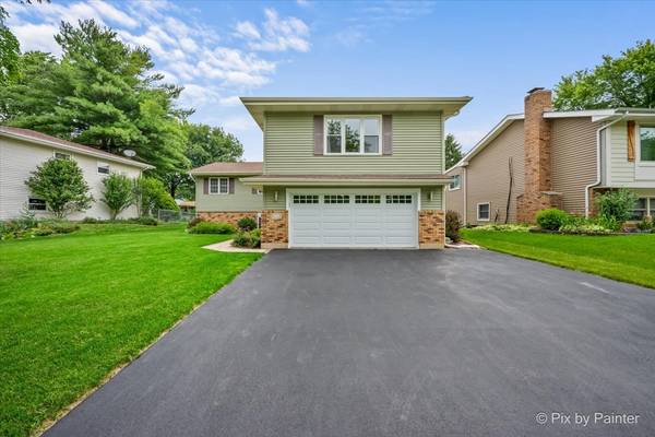 640 Ash ST, Algonquin, IL 60102