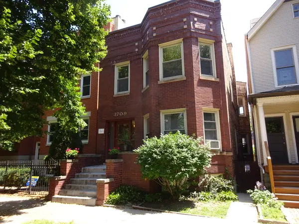 3709 N Bosworth AVE, Chicago, IL 60613