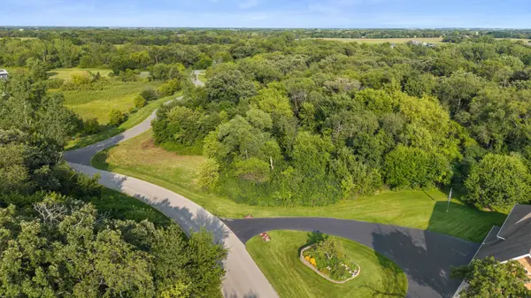 15913 Cardinal DR, Huntley, IL 60142