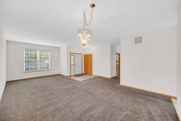 670 S Wellston LN, Romeoville, IL 60446