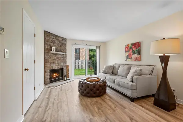 238 N Walnut ST #B, Bensenville, IL 60106