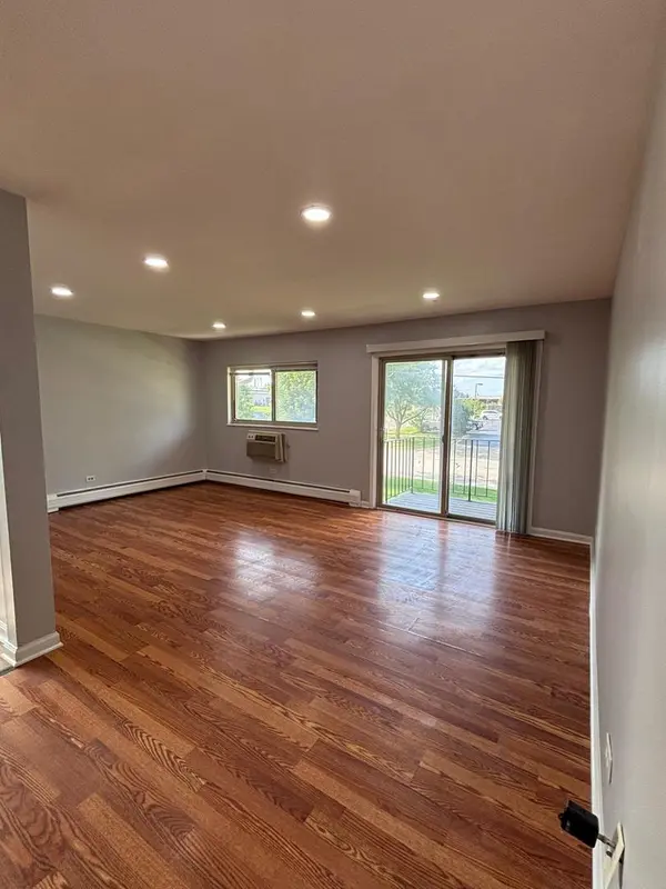 659 E Fullerton AVE #210, Glendale Heights, IL 60139