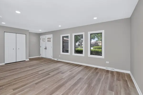 216 W Kimbell AVE, Elmhurst, IL 60126