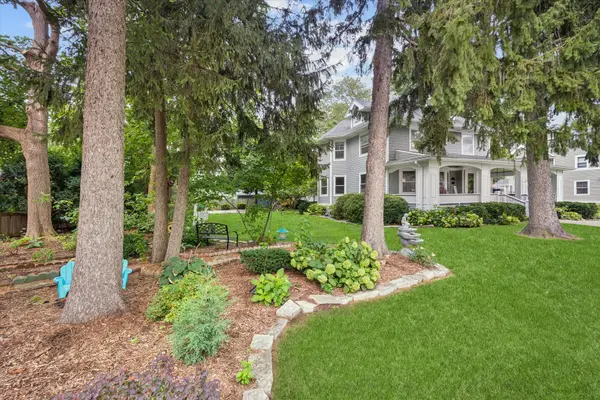 448 S Spring AVE, La Grange, IL 60525