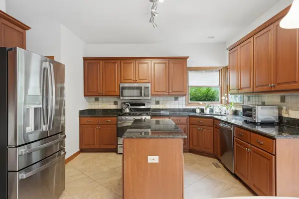 801 Fieldale LN, Grayslake, IL 60030
