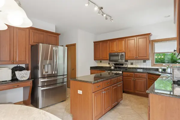 801 Fieldale LN, Grayslake, IL 60030