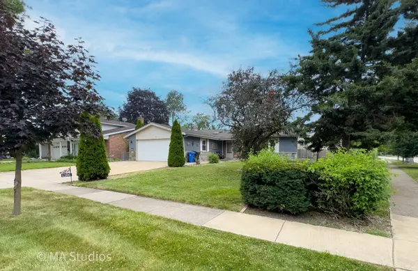 1100 S Cherrywood DR S, Mount Prospect, IL 60056