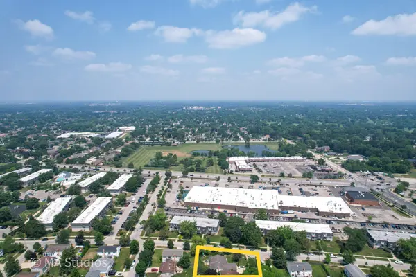 1100 S Cherrywood DR S, Mount Prospect, IL 60056