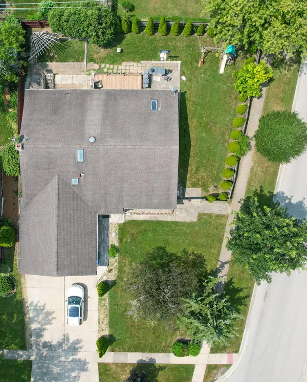 1100 S Cherrywood DR S, Mount Prospect, IL 60056