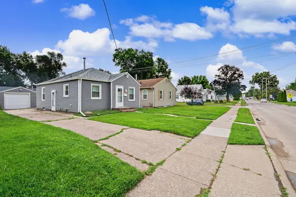 1132 53RD ST, Moline, IL 61265