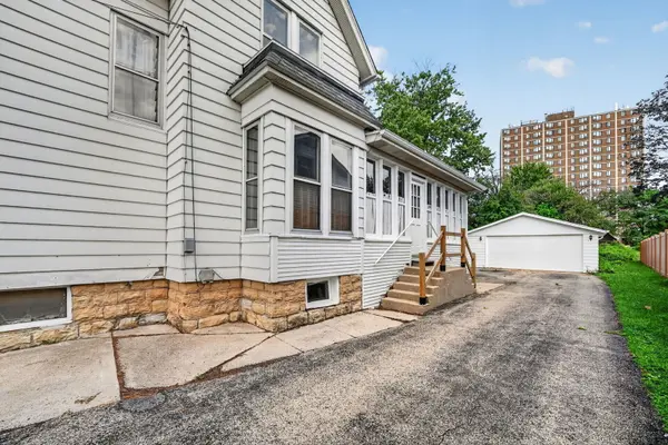 742 S 4th ST, Dekalb, IL 60115