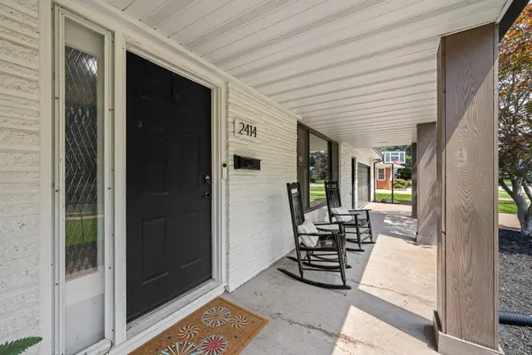 2414 E GARFIELD ST, Davenport, IA 52803