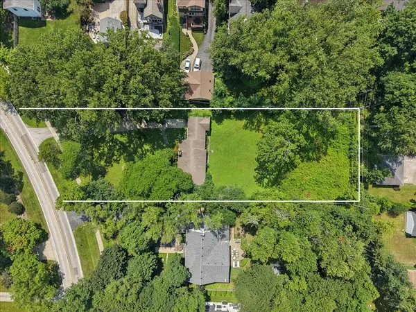 1438 N Sheridan RD, Lake Forest, IL 60045