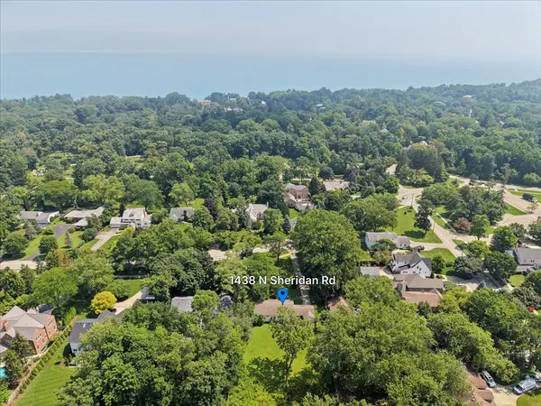 1438 N Sheridan RD, Lake Forest, IL 60045