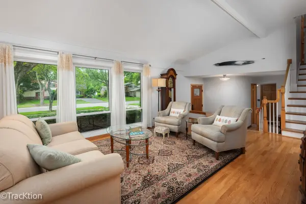 116 Pembroke RD, Naperville, IL 60540