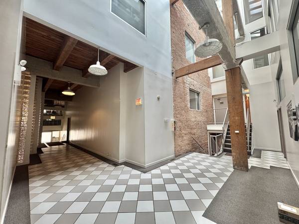 1122 W Newport AVE #1A, Chicago, IL 60657