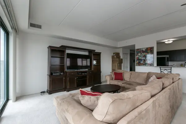 6420 Double Eagle DR #613, Woodridge, IL 60517