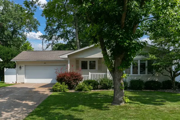 475 32nd AVE, East Moline, IL 61244