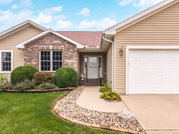208 Whitetail LN, Hudson, IL 61748