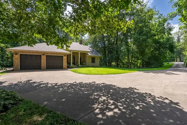 2247 Bentwood DR, Muscatine, IA 52761