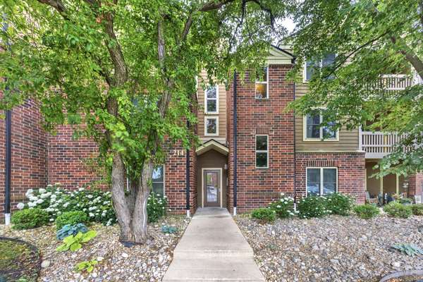 214 Glengarry DR #201, Bloomingdale, IL 60108