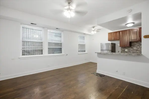 3727 N Pine Grove AVE #102, Chicago, IL 60613