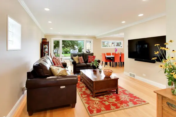 9058 Ewing AVE, Evanston, IL 60203