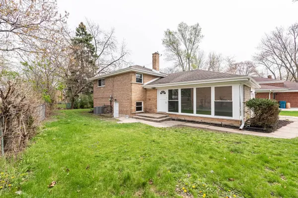 16039 Marion DR, South Holland, IL 60473