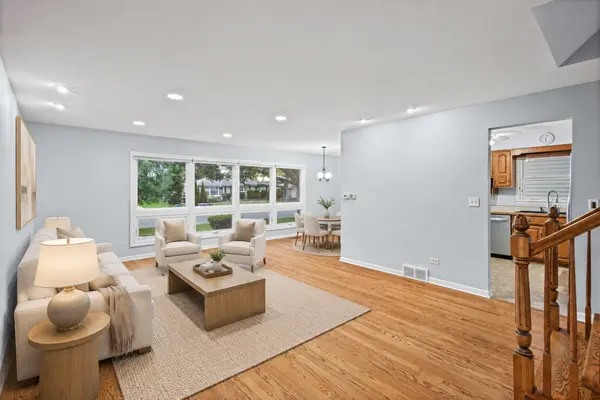 319 Gareth LN, Schaumburg, IL 60193
