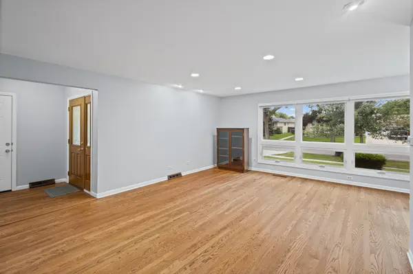 319 Gareth LN, Schaumburg, IL 60193