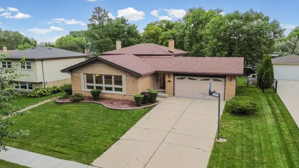 319 Gareth LN, Schaumburg, IL 60193