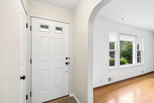 805 N Mitchell AVE, Arlington Heights, IL 60004
