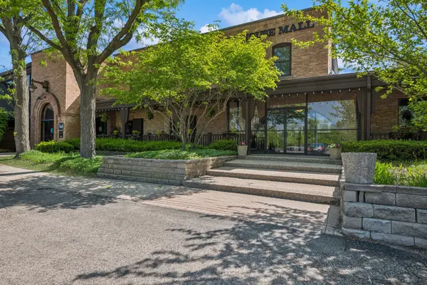 200 Applebee ST, Barrington, IL 60010